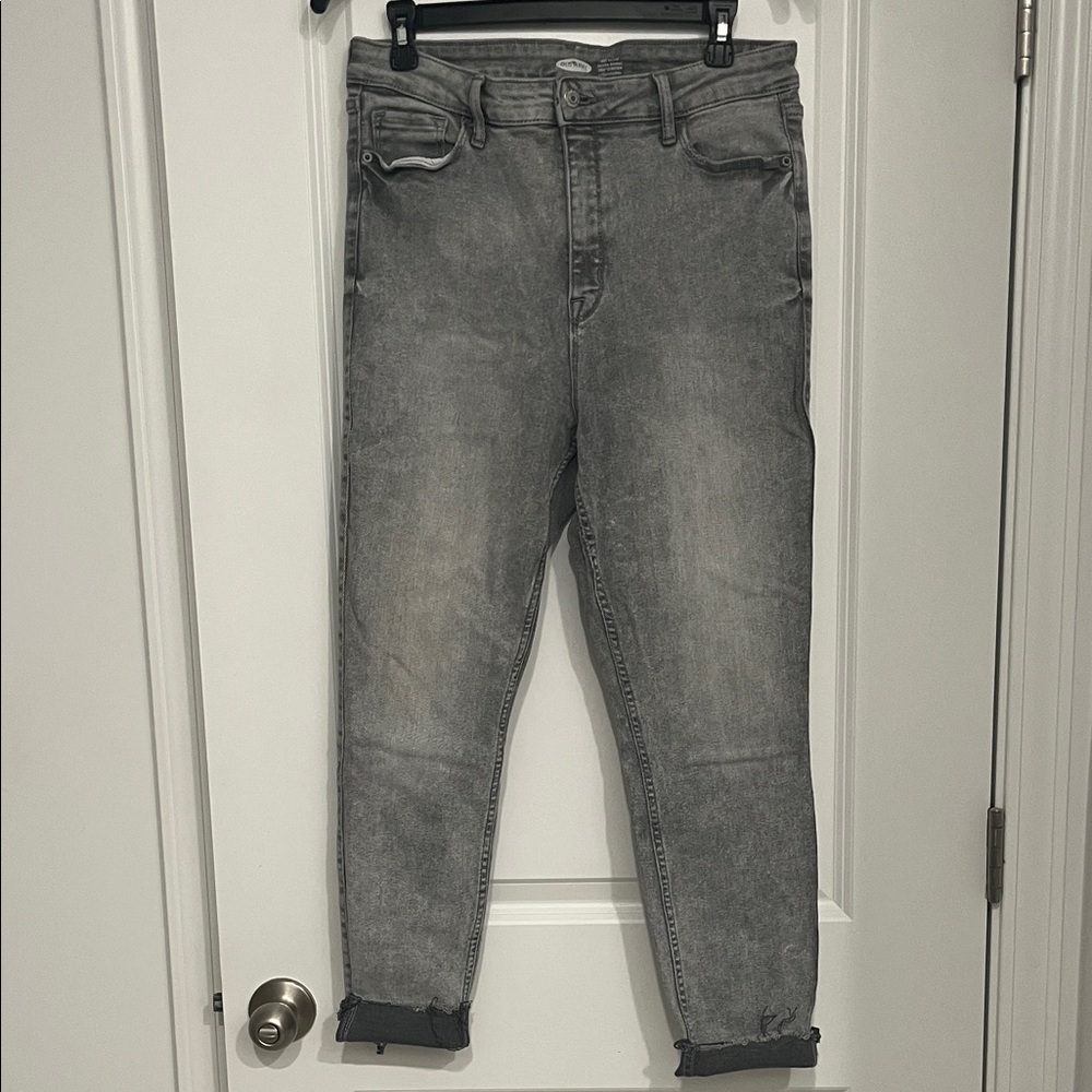 Old Navy Charcoal Cropped Jeans